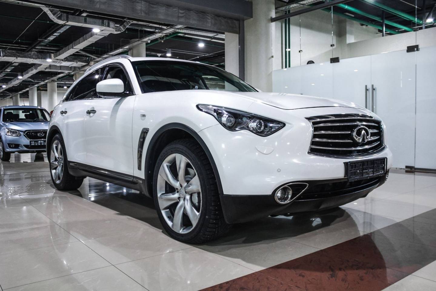 Купить FX с пробегом